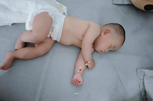 三沙没满月的宝宝